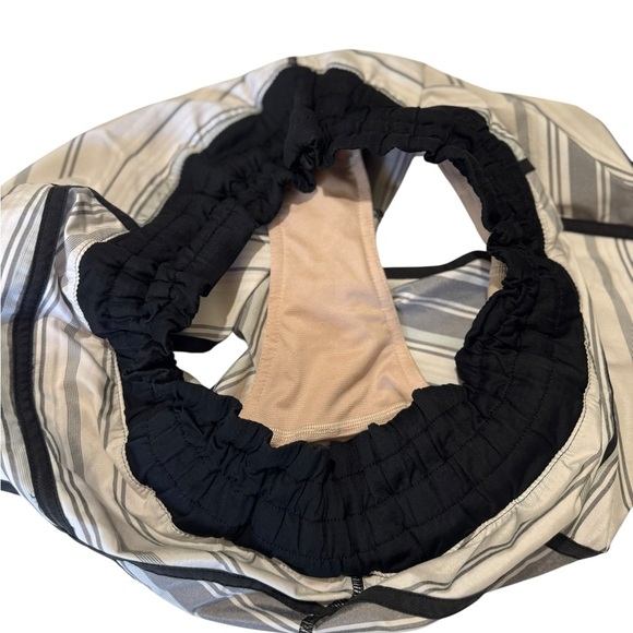 Lululemon Tracker Short *2-way Stretch
Mini Groovy Stripe Dune Horizontal Black - Picture 5 of 9